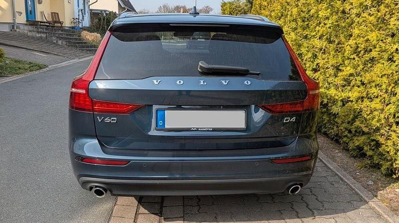 Gebraucht Volvo V60 190 PS (139 kW) 2018 Blau Kombi