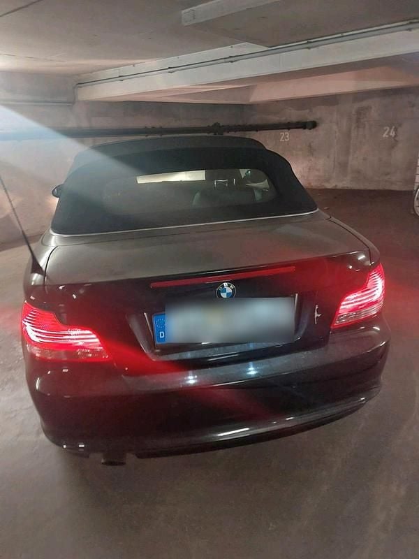 Schwarz Gebraucht 2009 BMW 118 Cabriolet Cabrio | 9.698 € (Fairer Preis) - Bild 1/3