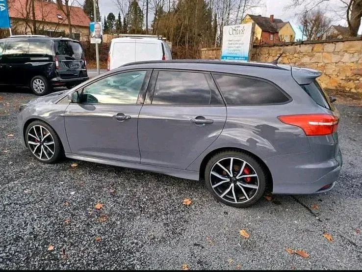 Gebraucht Ford Focus ST 185 PS (136 kW) 2017 Grau Kombi