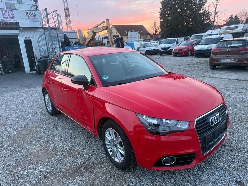 Gebraucht Audi A1 Sportback Attraction 86 PS (63 kW) 2013 Rot Kleinwagen
