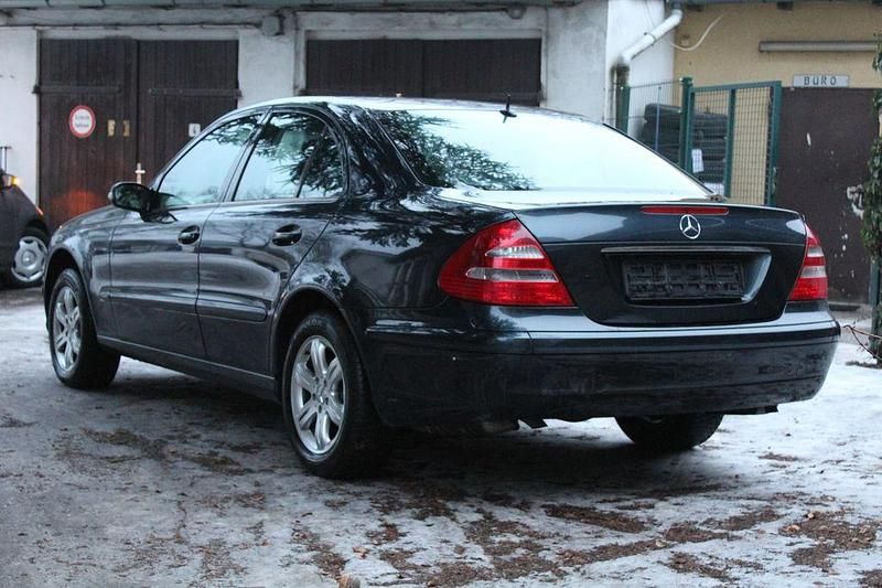 Gebraucht Mercedes E240 177 PS (130 kW) 2003 Schwarz Limousine