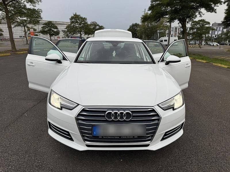 Weiß Gebraucht 2017 Audi A4 Limousine | 15.000 € (Superpreis) - Bild 1/4
