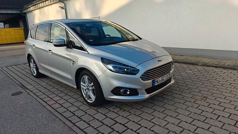 Gebraucht Ford S-MAX Titanium 209 PS (153 kW) 2018 Silber Van / Kleinbus