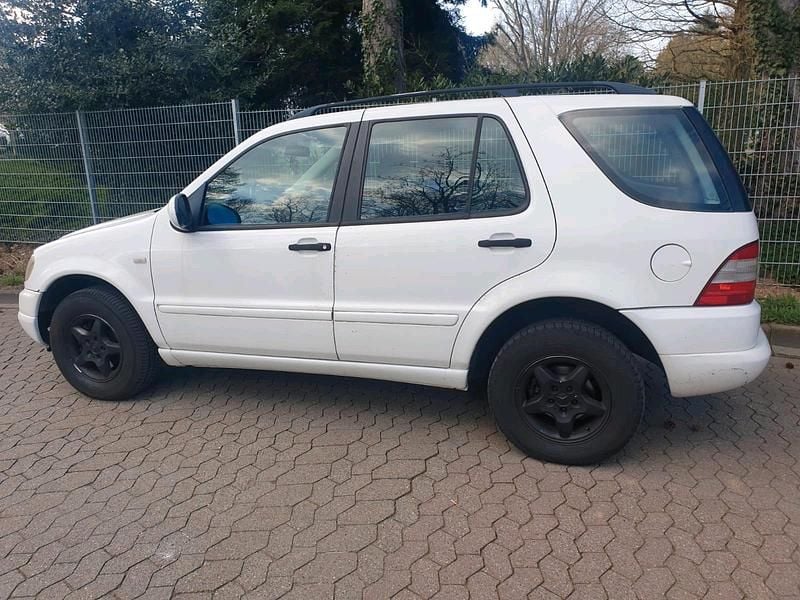 Second-hand Mercedes ML320 2000 Alb SUV