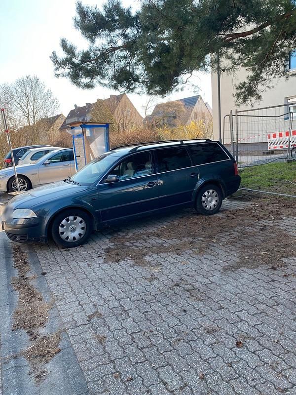 Gebraucht VW Passat 131 PS (96 kW) 2001 Grau Kombi