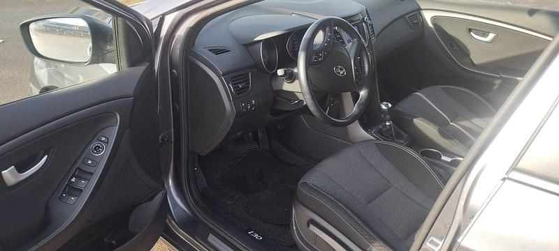 Gebraucht Hyundai i30 Passion 101 PS (74 kW) 2017 Grau Kombi