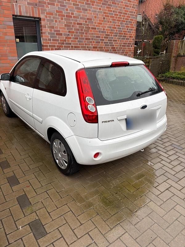 Gebraucht Ford Fiesta 60 PS (44 kW) 2007 Weiß Kleinwagen