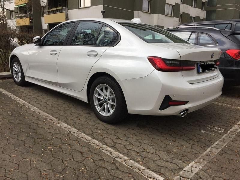 Gebraucht BMW 320 190 PS (139 kW) 2019 Weiß Limousine