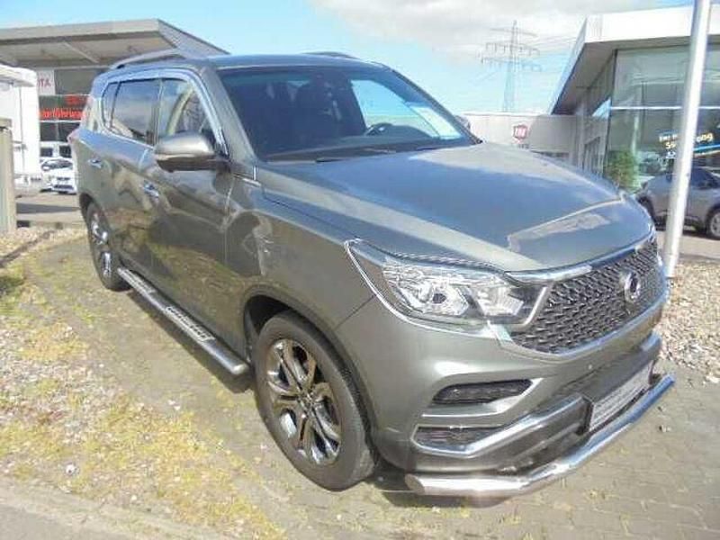 Grau Gebraucht 2019 Ssangyong (KGM) Rexton Sapphire SUV | 29.990 € - Bild 1/4