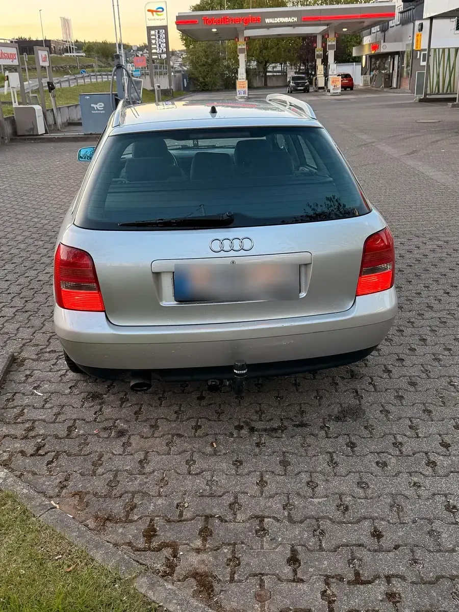 Używany Audi A4 125 KM (91 kW) 2000 Srebrny Kombi