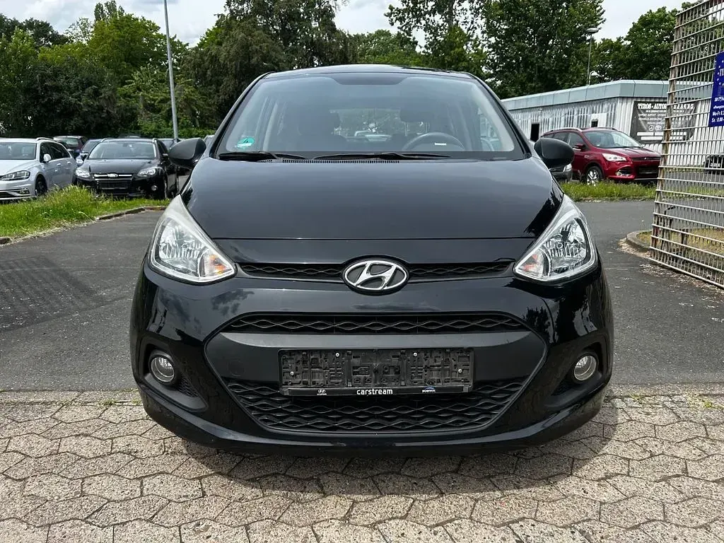 Gebraucht Hyundai i10 Classic 67 PS (49 kW) 2016 Schwarz Kleinwagen