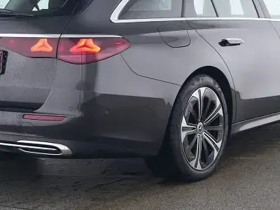 Gebraucht Mercedes E300 Avantgarde 197 PS (144 kW) 2024 Grau, Kombi
