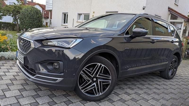 Grau Gebraucht 2021 Seat Tarraco 4Drive SUV | 30.600 € (Guter Preis) - Bild 1/4