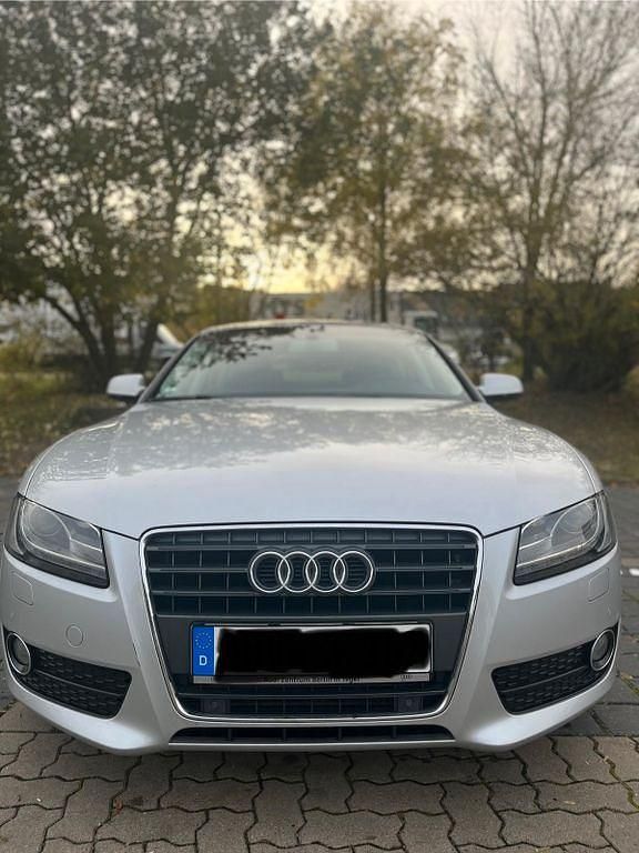 Grau Gebraucht 2010 Audi A5 Sportback Sport Kleinwagen | 9.300 € (Guter Preis) - Bild 1/4