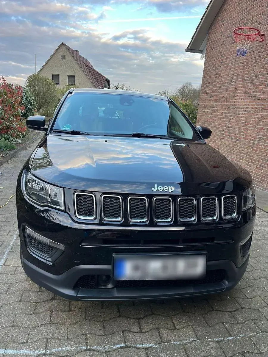 Gebraucht Jeep Compass Sport 120 PS (88 kW) 2018 Schwarz SUV