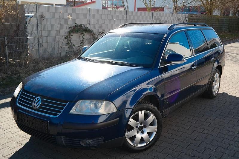 Blau Gebraucht 2005 VW Passat Basis Kombi | 899 € (Guter Preis) - Bild 1/4