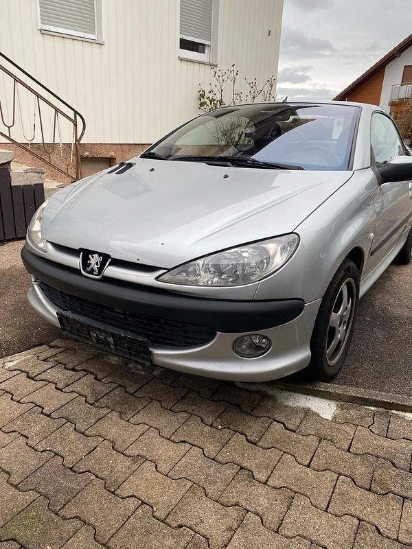 Gebraucht Peugeot 206 CC 109 PS (80 kW) 2002 Silber Cabrio