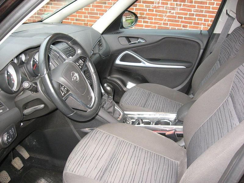 Gebraucht Opel Zafira Style 140 PS (102 kW) 2015 Braun Van / Kleinbus