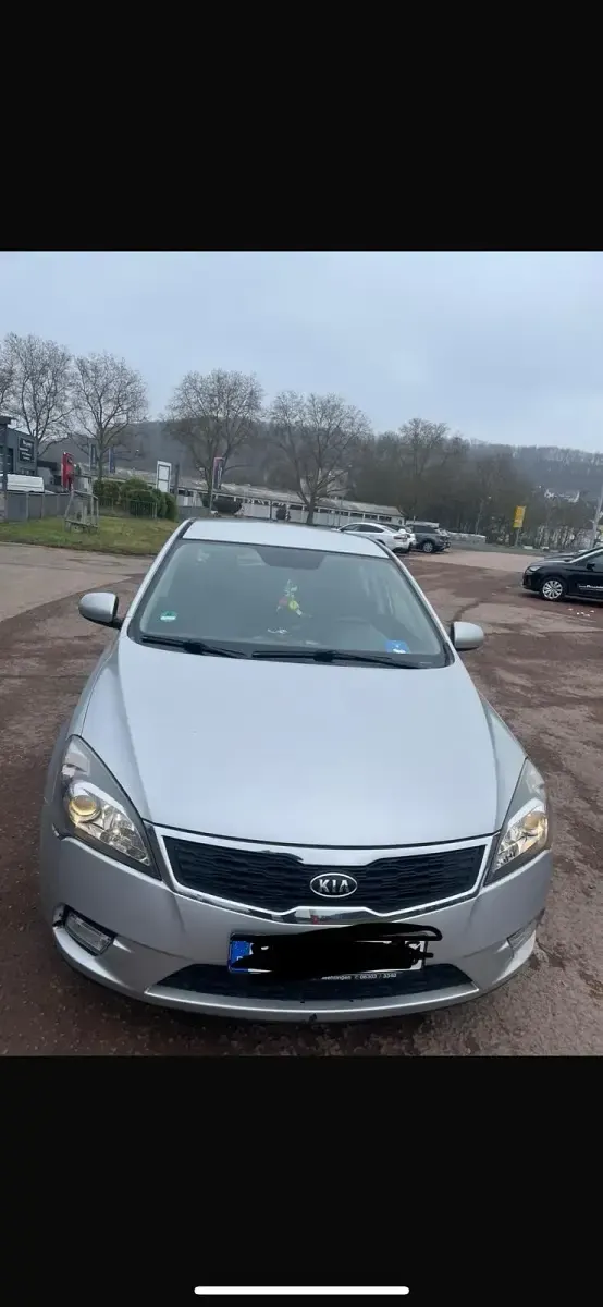 Gebraucht Kia Ceed 109 PS (80 kW) 2009 Silber Kleinwagen