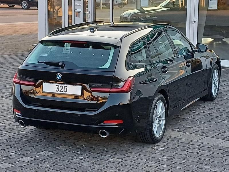 Gebraucht BMW 320 190 PS (139 kW) 2025 Schwarz ii/bonnet fluid black Kombi