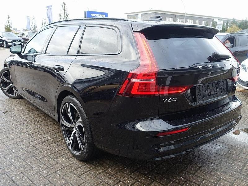 Gebraucht Volvo V60 Plus 197 PS (144 kW) 2025 Schwarz Kombi
