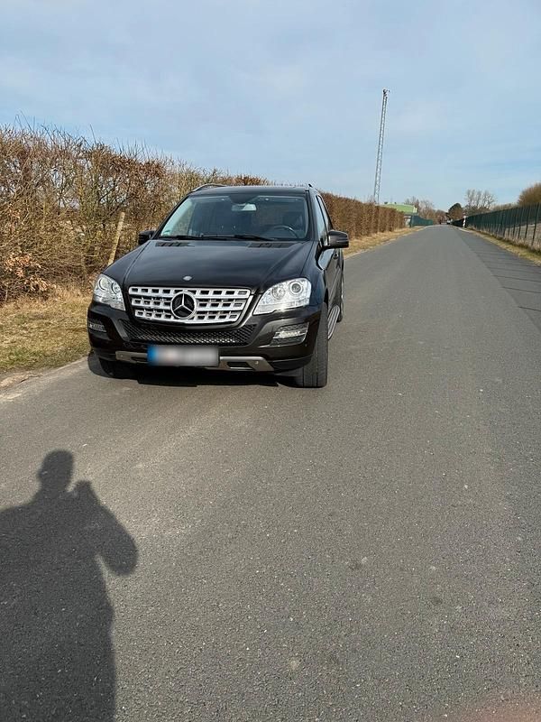 Gebraucht Mercedes ML350 272 PS (200 kW) 2010 Andere farben SUV