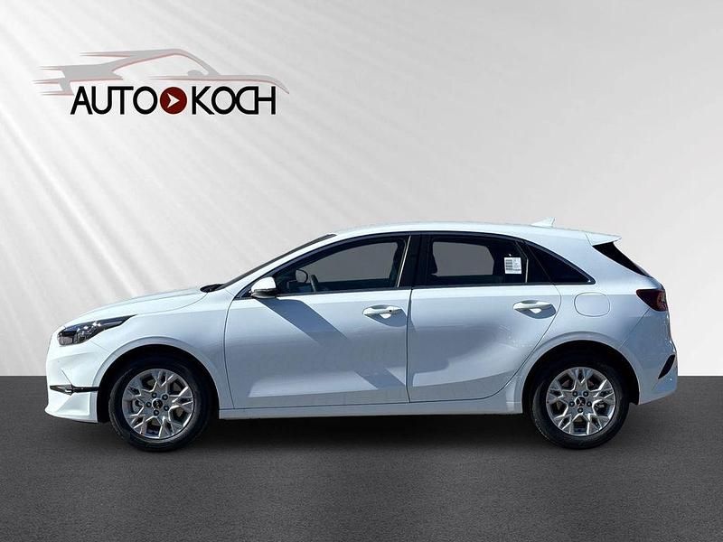 Neu Kia Ceed 101 PS (74 kW) 2025 Weiß Kleinwagen