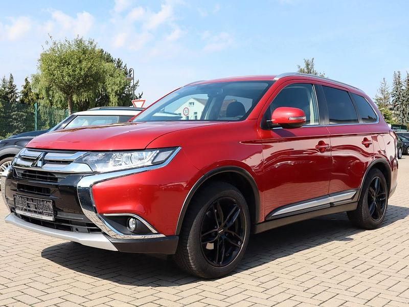 Rot Gebraucht 2017 Mitsubishi Outlander Plus SUV | 15.690 € (Fairer Preis) - Bild 1/4