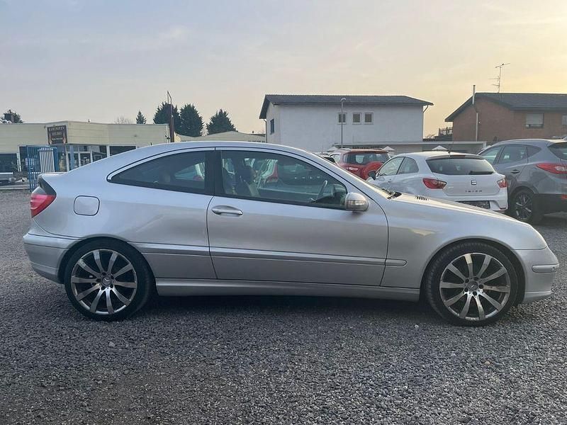 Gebraucht Mercedes C200 163 PS (119 kW) 2003 Silber Coupé