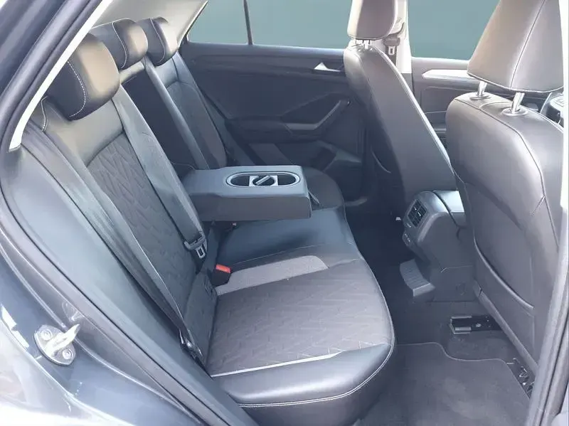 Usata VW T-Roc 116 CV (85 kW) 2025 Grigio SUV