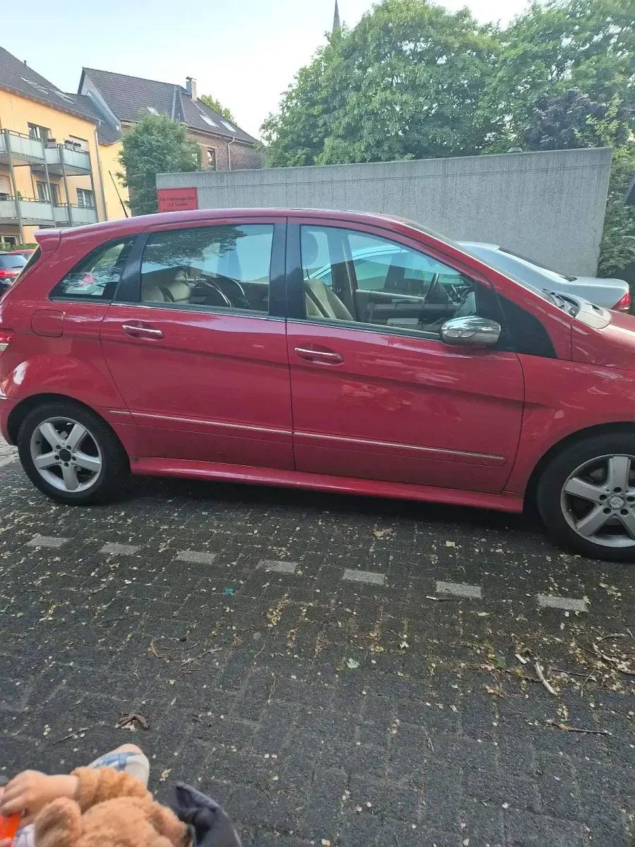 Gebraucht Mercedes B200 136 PS (100 kW) 2008 Rot Van / Kleinbus