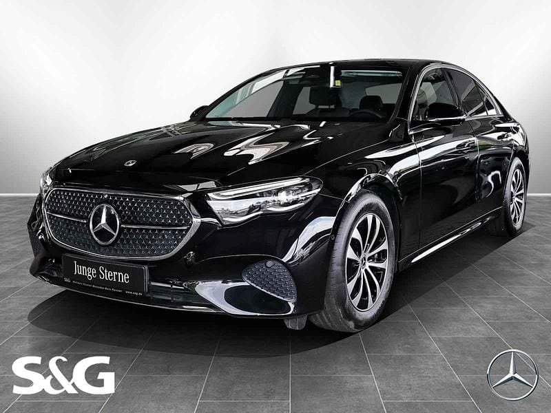Metalliclack obsidianschwarz Gebraucht 2024 Mercedes E200 Avantgarde Limousine | 43.970 € (Guter Preis) - Bild 1/4