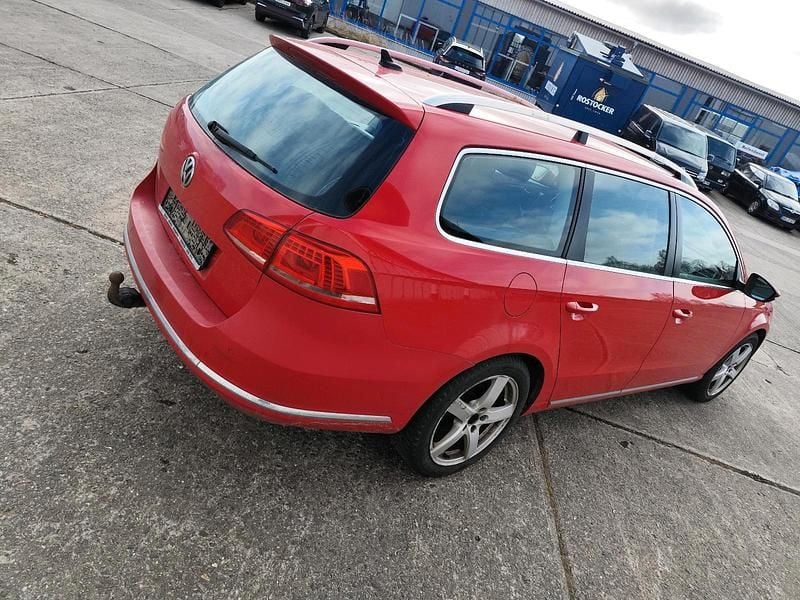 Gebraucht VW Passat 170 PS (125 kW) 2011 Rot Kombi