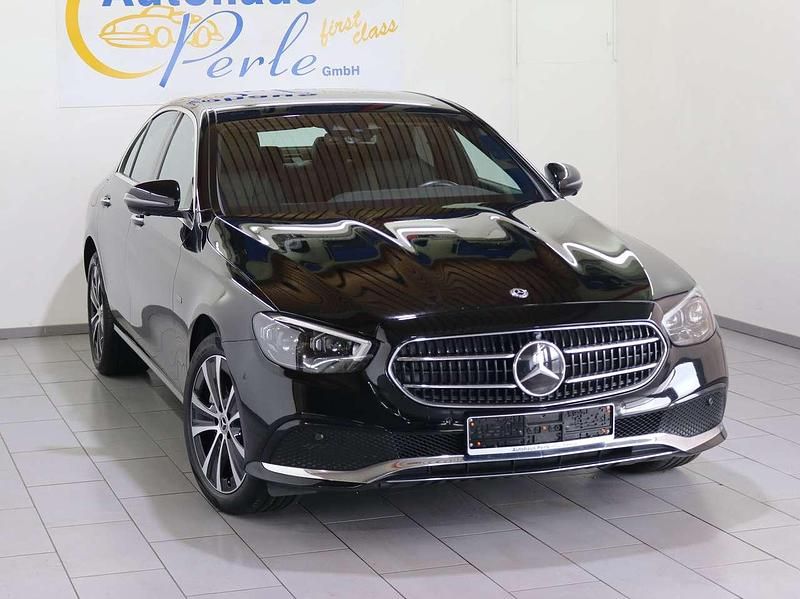 Schwarz Gebraucht 2021 Mercedes E300 Avantgarde Limousine | 34.990 € (Teuer) - Bild 1/4
