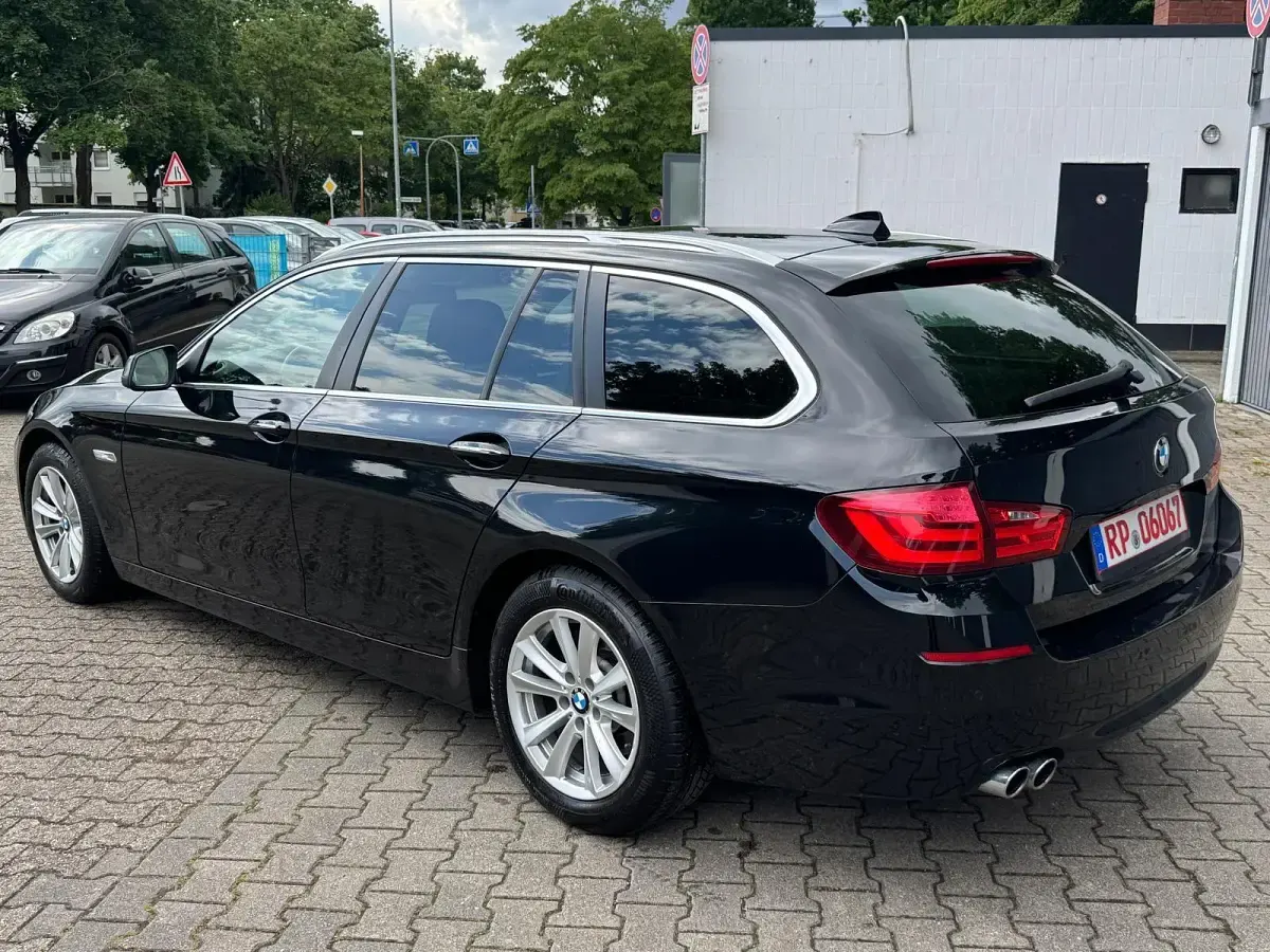 Gebraucht BMW 520 Sport Line 184 PS (135 kW) 2012 Schwarz Kombi