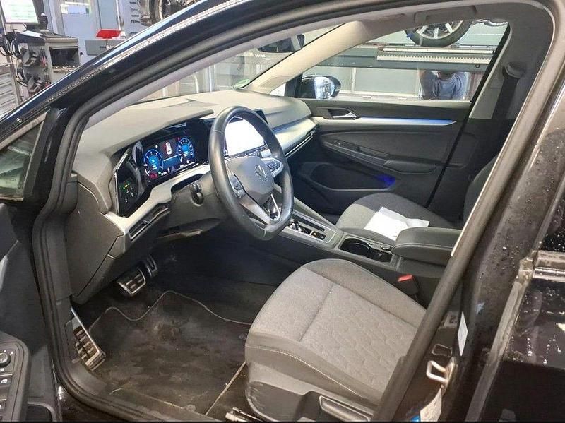 Gebraucht VW Golf VIII Move 150 PS (110 kW) 2024 Deep black perleffekt Limousine