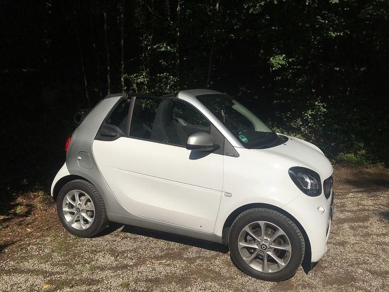 Silber Gebraucht 2016 Smart ForTwo Cabrio Passion Cabrio | 9.499 € (Etwas zu teuer) - Bild 1/2