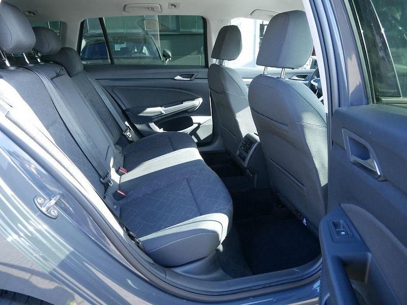 Gebraucht VW Golf VIII Life 131 PS (96 kW) 2021 Grau Limousine