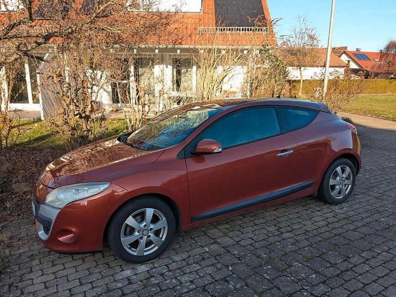 Orange Gebraucht 2009 Renault Mégane Coupé Dynamique Coupé | 3.000 € - Bild 1/3