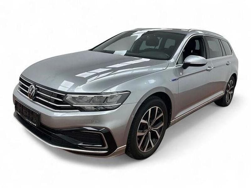 Silver metallic Gebraucht 2021 VW Passat GTE Kombi | 20.349 € (Guter Preis) - Bild 1/4