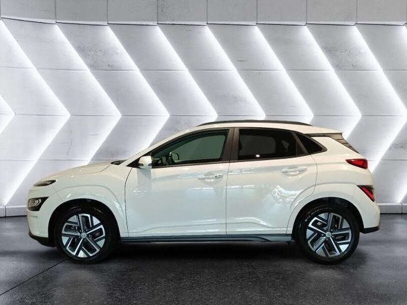 Gebraucht Hyundai Kona 100 kW (136 PS) 2023 Weiss SUV