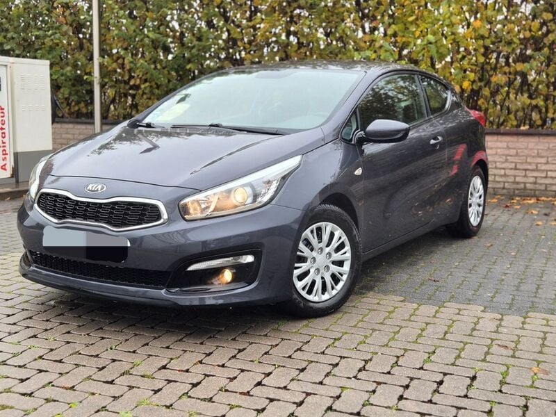 Grau Gebraucht 2017 Kia ProCeed Vision Kleinwagen | 5.950 € - Bild 1/4