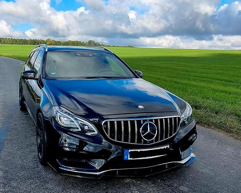 Schwarz Gebraucht 2014 Mercedes E350 Avantgarde Kombi | 13.500 € (Superpreis) - Bild 1/4