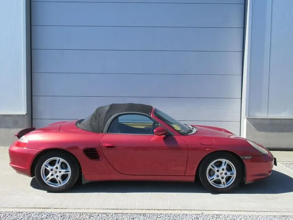 Second-hand Porsche Boxster 220 CP (161 kW) 2002 Roșu Cabrio