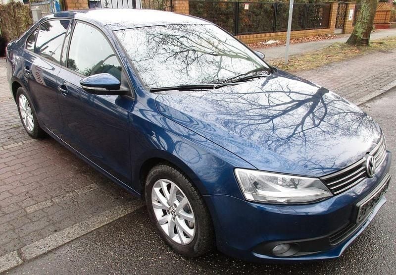 Gebraucht VW Jetta Comfortline 105 PS (77 kW) 2011 Blau Limousine