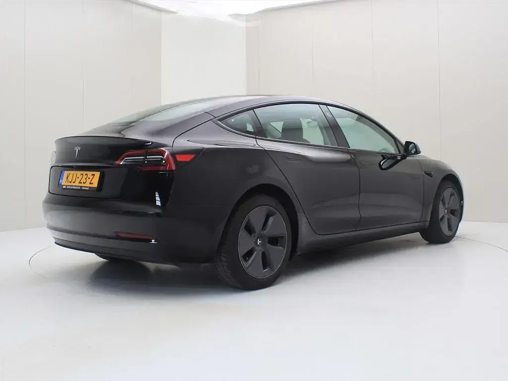 Gebraucht Tesla Model 3 Standard Range 225 kW (306 PS) 2023 Schwarz Limousine