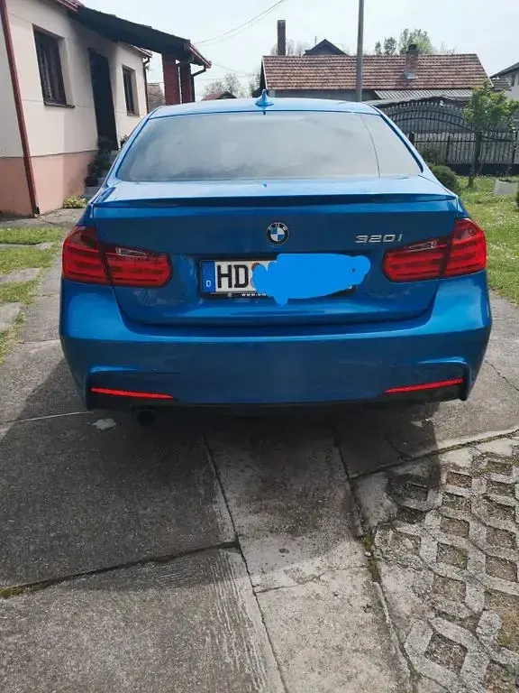 Gebraucht BMW 320 Sport Line 184 PS (135 kW) 2014 Blau Limousine