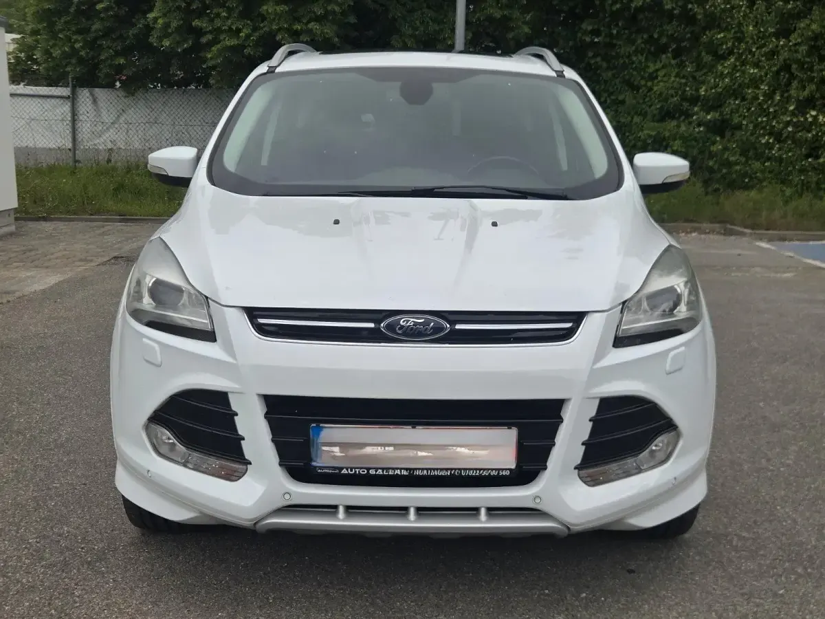 Gebraucht Ford Kuga ST-Line 163 PS (119 kW) 2015 Weiß SUV