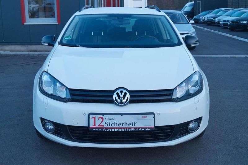 Gebraucht VW Golf VII Match 122 PS (89 kW) 2013 Candyweiss Kombi