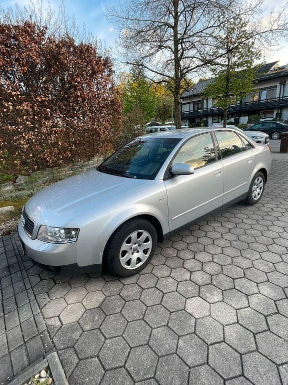 Używany Audi A4 131 KM (96 kW) 2002 Srebrny Sedan/Limuzyna